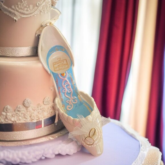 Here Comes the Bride Diane’s Happy Toes Votive Candle Porcelain Wedding 5" x 8" - Picture 2 of 16